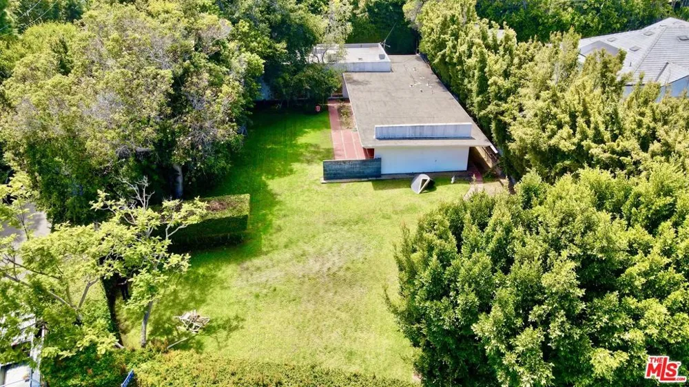 401 Cliffwood Avenue Los Angeles, CA 90049