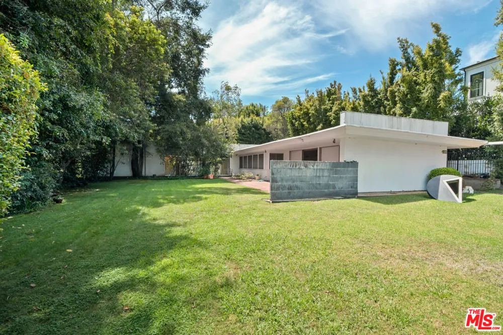 401 Cliffwood Avenue Los Angeles, CA 90049