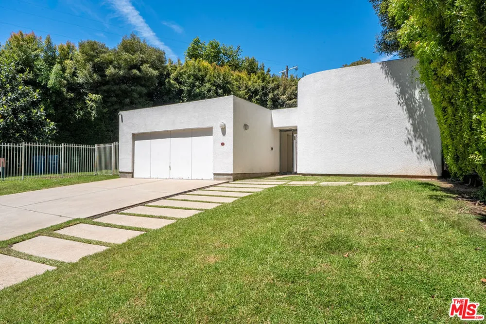401 Cliffwood Avenue Los Angeles, CA 90049