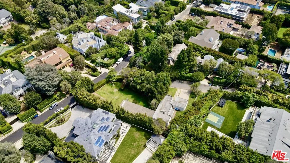 401 Cliffwood Avenue Los Angeles, CA 90049