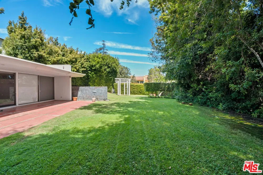 401 Cliffwood Avenue Los Angeles, CA 90049