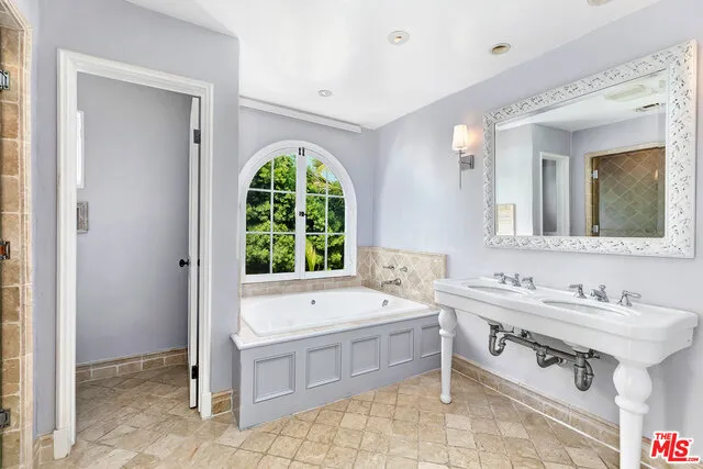 214 S MEDIO DRIVE Los Angeles, CA 90049