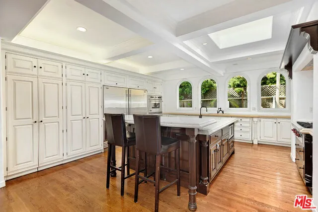 214 S MEDIO DRIVE Los Angeles, CA 90049