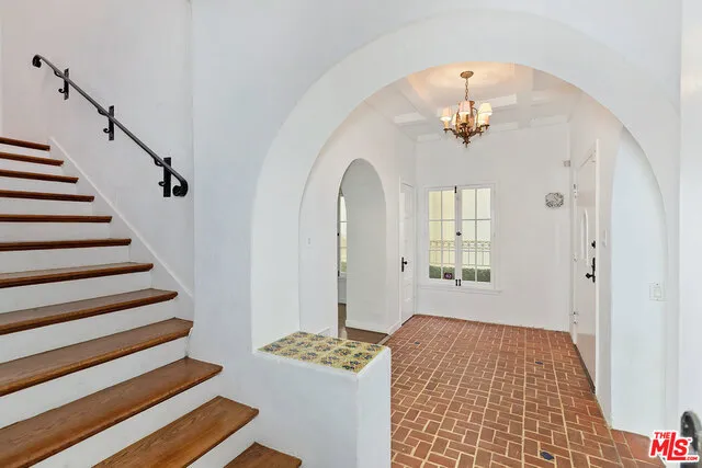 214 S MEDIO DRIVE Los Angeles, CA 90049