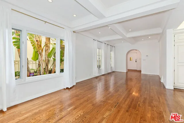 214 S MEDIO DRIVE Los Angeles, CA 90049
