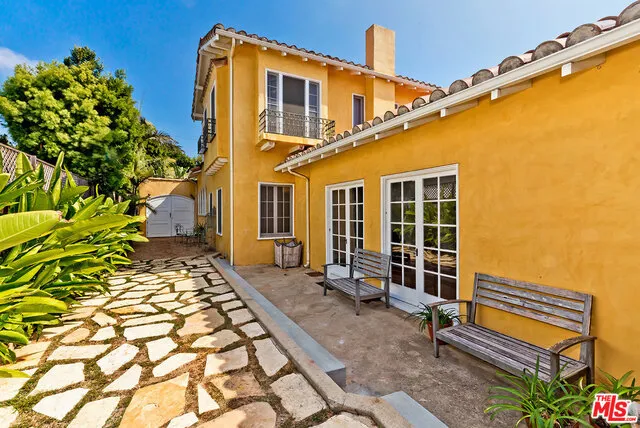 214 S MEDIO DRIVE Los Angeles, CA 90049