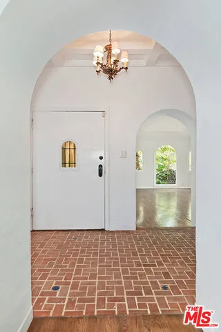 214 S MEDIO DRIVE Los Angeles, CA 90049