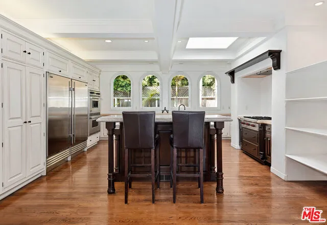214 S MEDIO DRIVE Los Angeles, CA 90049