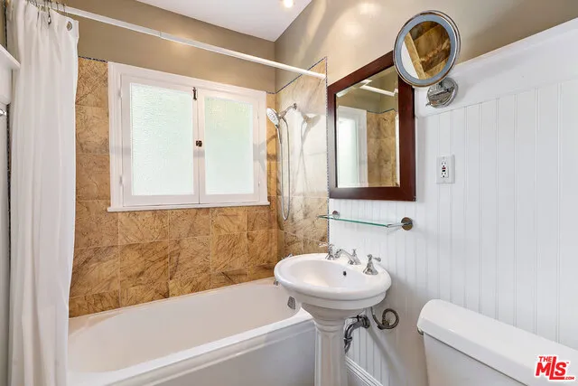 214 S MEDIO DRIVE Los Angeles, CA 90049