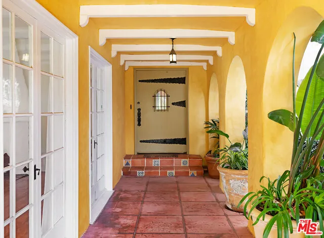 214 S MEDIO DRIVE Los Angeles, CA 90049