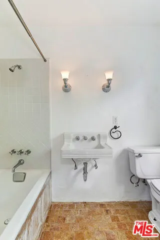 214 S MEDIO DRIVE Los Angeles, CA 90049