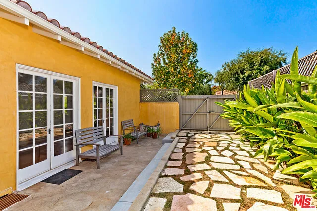 214 S MEDIO DRIVE Los Angeles, CA 90049
