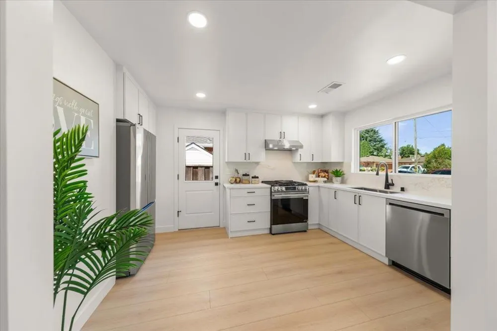 381 Leigh Avenue Campbell, CA 95008