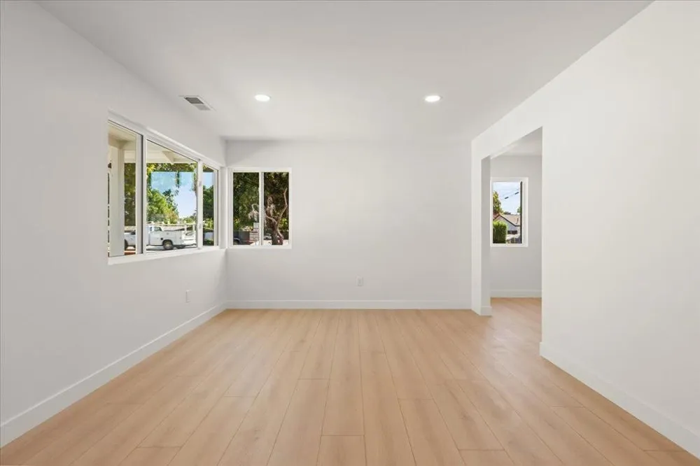 381 Leigh Avenue Campbell, CA 95008
