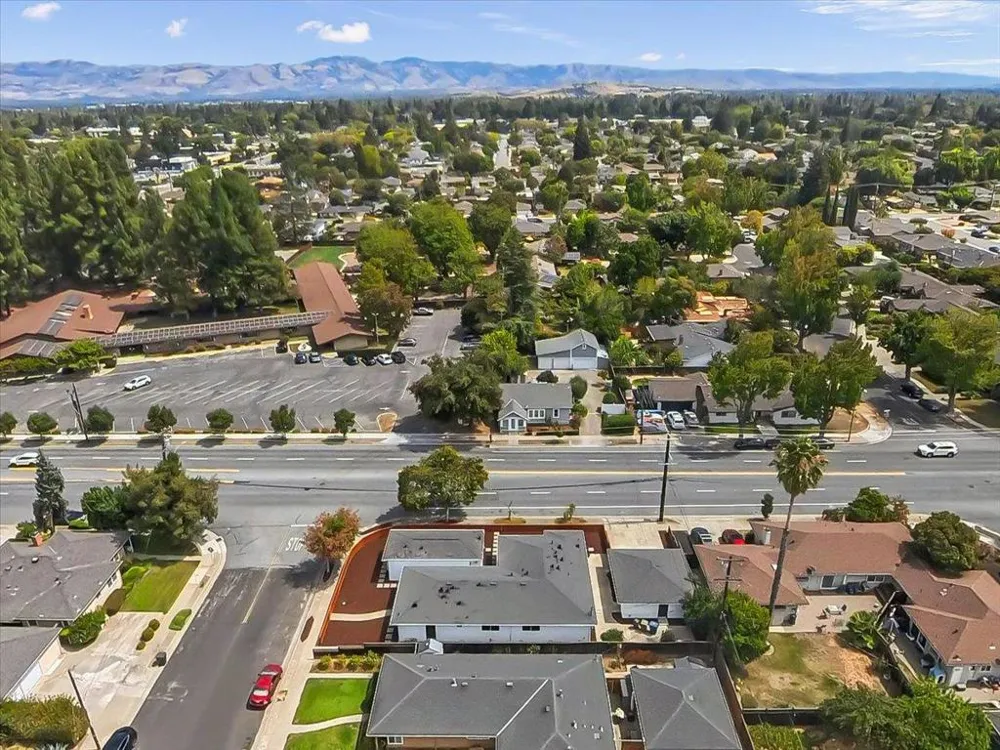 381 Leigh Avenue Campbell, CA 95008