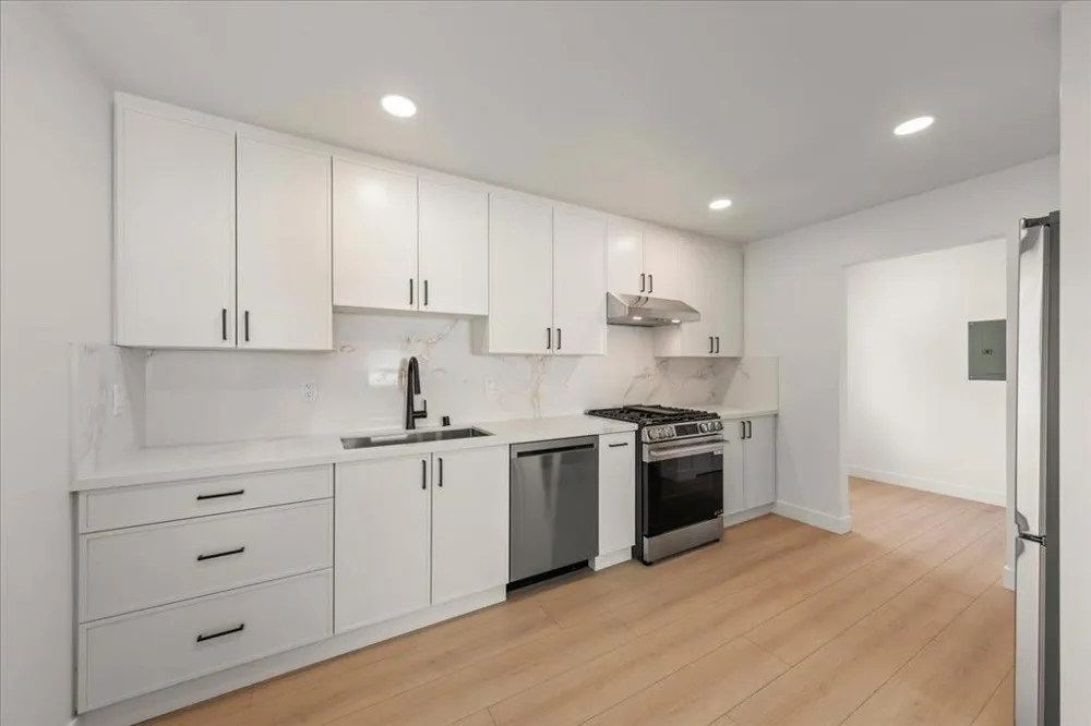 381 Leigh Avenue Campbell, CA 95008