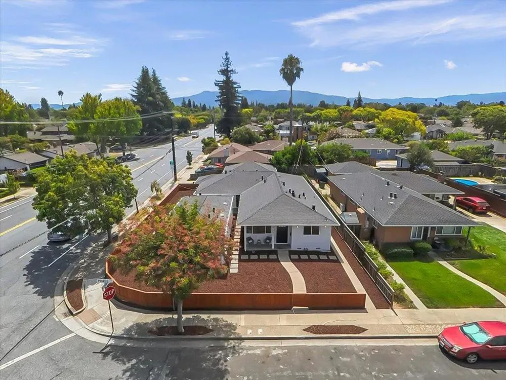 381 Leigh Avenue Campbell, CA 95008