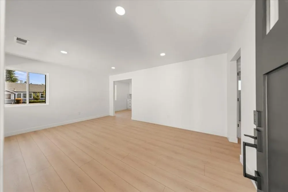 381 Leigh Avenue Campbell, CA 95008