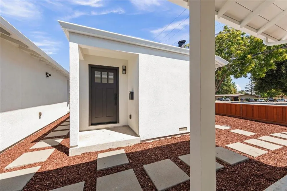381 Leigh Avenue Campbell, CA 95008