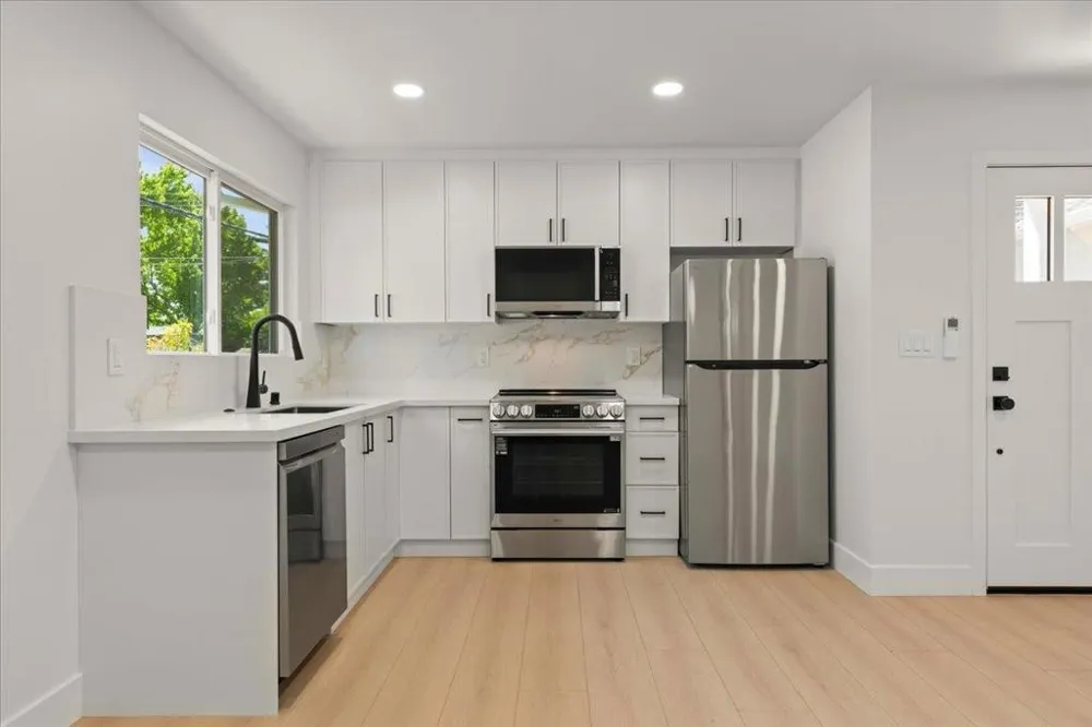 381 Leigh Avenue Campbell, CA 95008