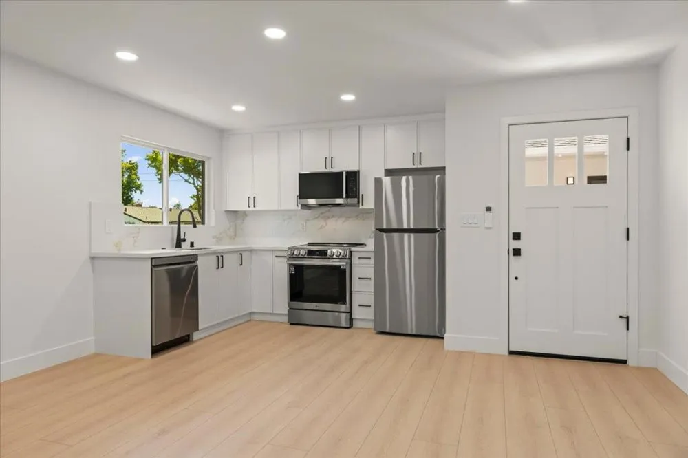 381 Leigh Avenue Campbell, CA 95008