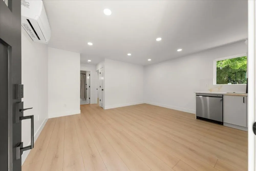381 Leigh Avenue Campbell, CA 95008