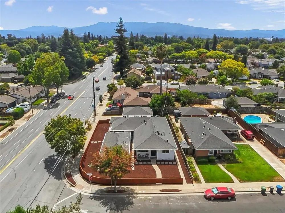 381 Leigh Avenue Campbell, CA 95008