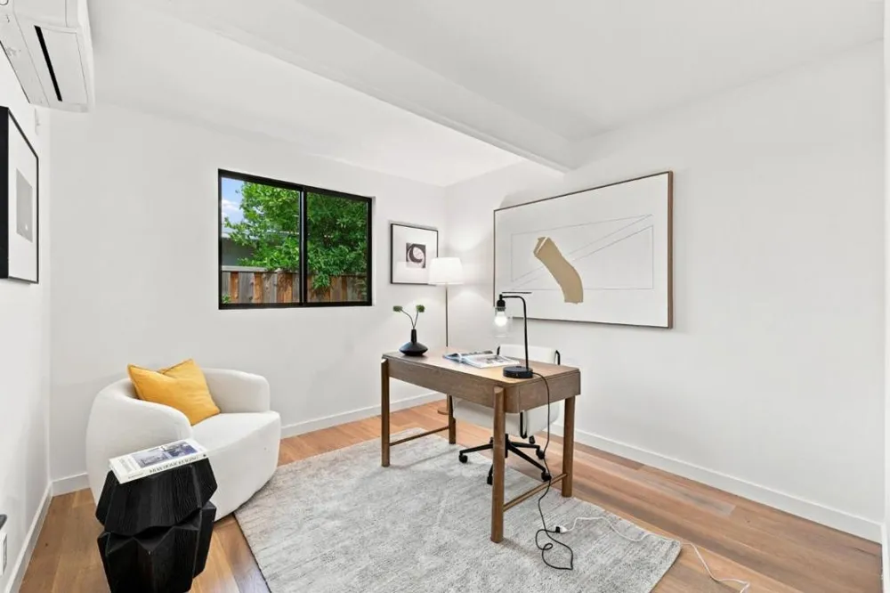 3992 Bibbits Drive Palo Alto, CA 94303