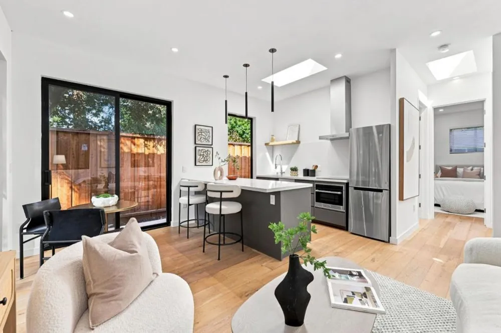3992 Bibbits Drive Palo Alto, CA 94303
