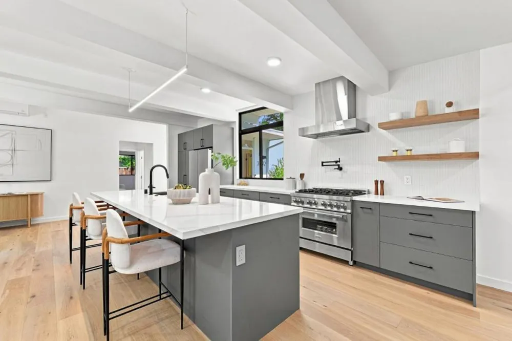 3992 Bibbits Drive Palo Alto, CA 94303