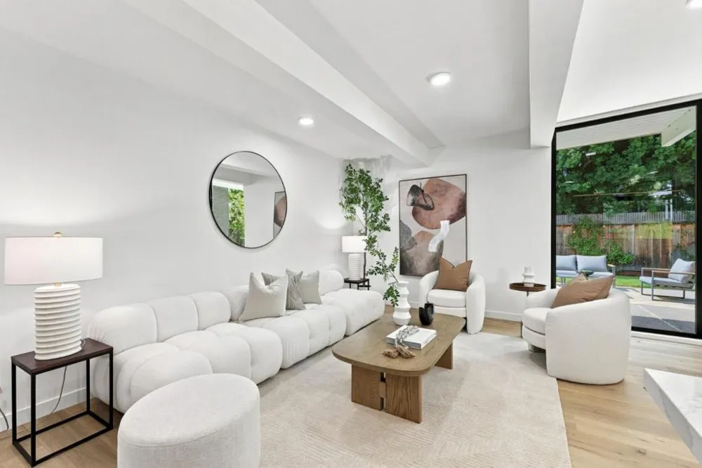 3992 Bibbits Drive Palo Alto, CA 94303