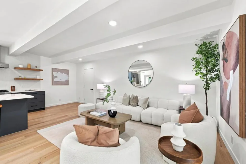 3992 Bibbits Drive Palo Alto, CA 94303