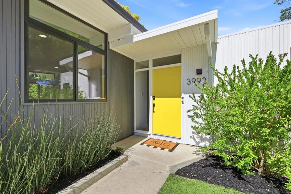 3992 Bibbits Drive Palo Alto, CA 94303