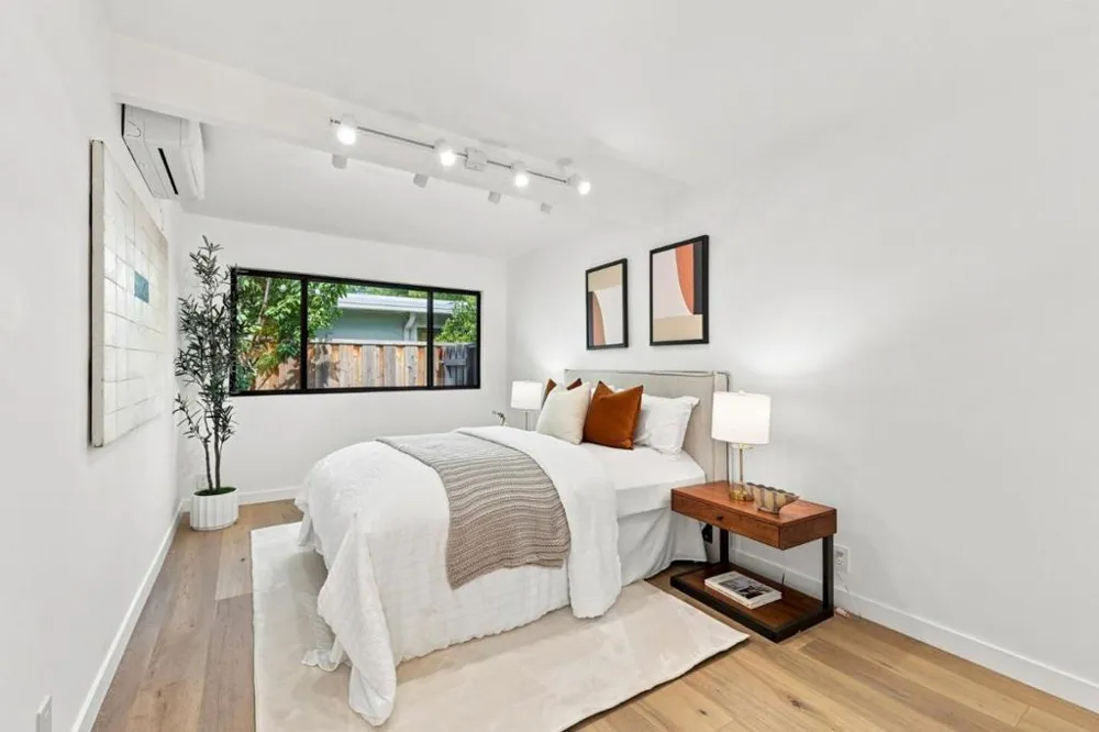 3992 Bibbits Drive Palo Alto, CA 94303