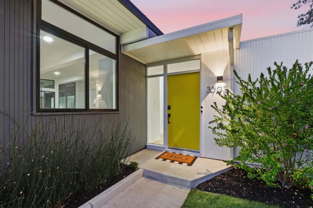 3992 Bibbits Drive Palo Alto, CA 94303