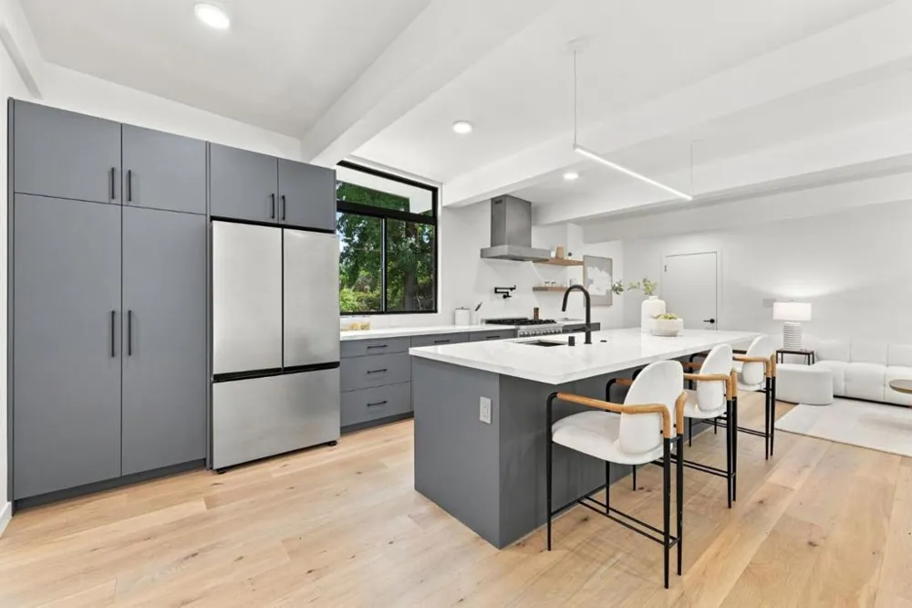 3992 Bibbits Drive Palo Alto, CA 94303