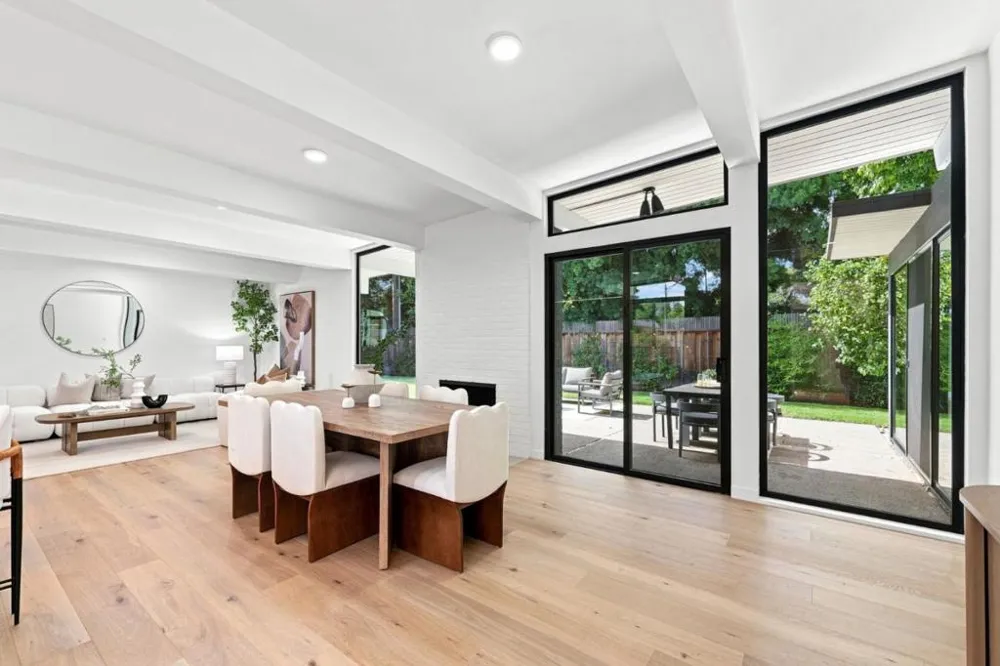 3992 Bibbits Drive Palo Alto, CA 94303