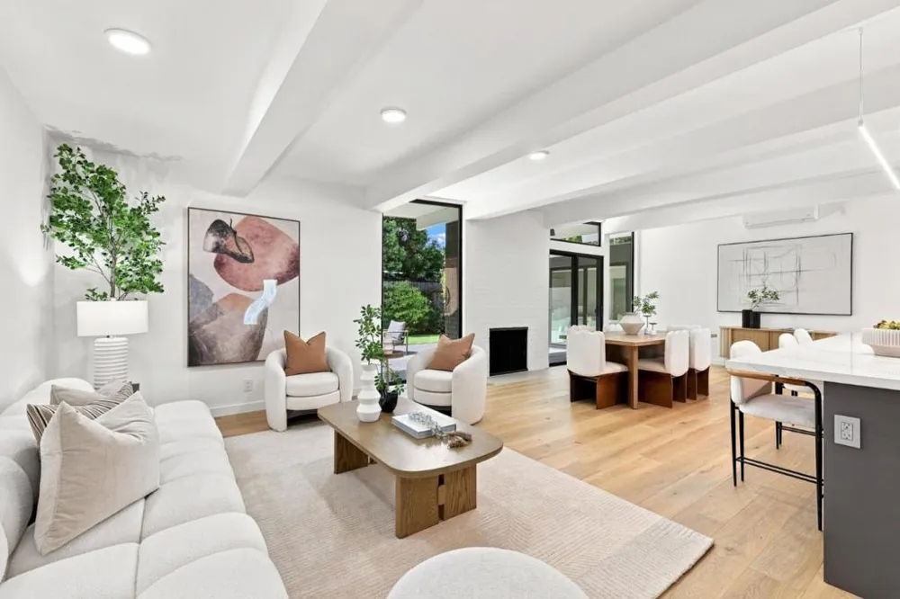 3992 Bibbits Drive Palo Alto, CA 94303