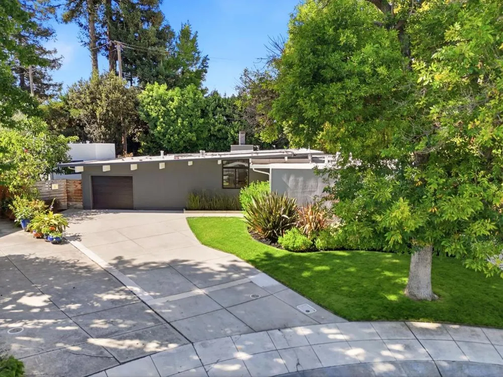 3992 Bibbits Drive Palo Alto, CA 94303