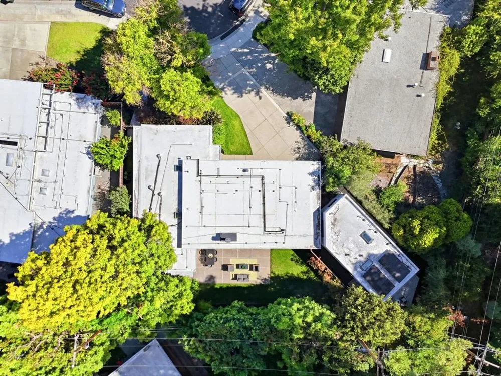 3992 Bibbits Drive Palo Alto, CA 94303