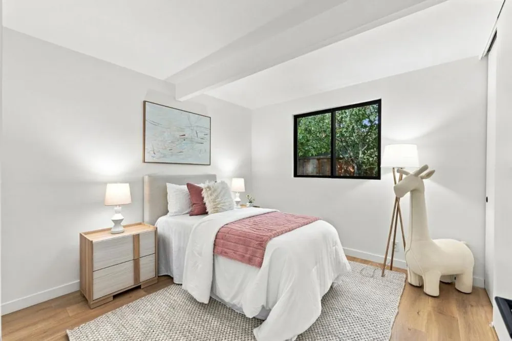 3992 Bibbits Drive Palo Alto, CA 94303