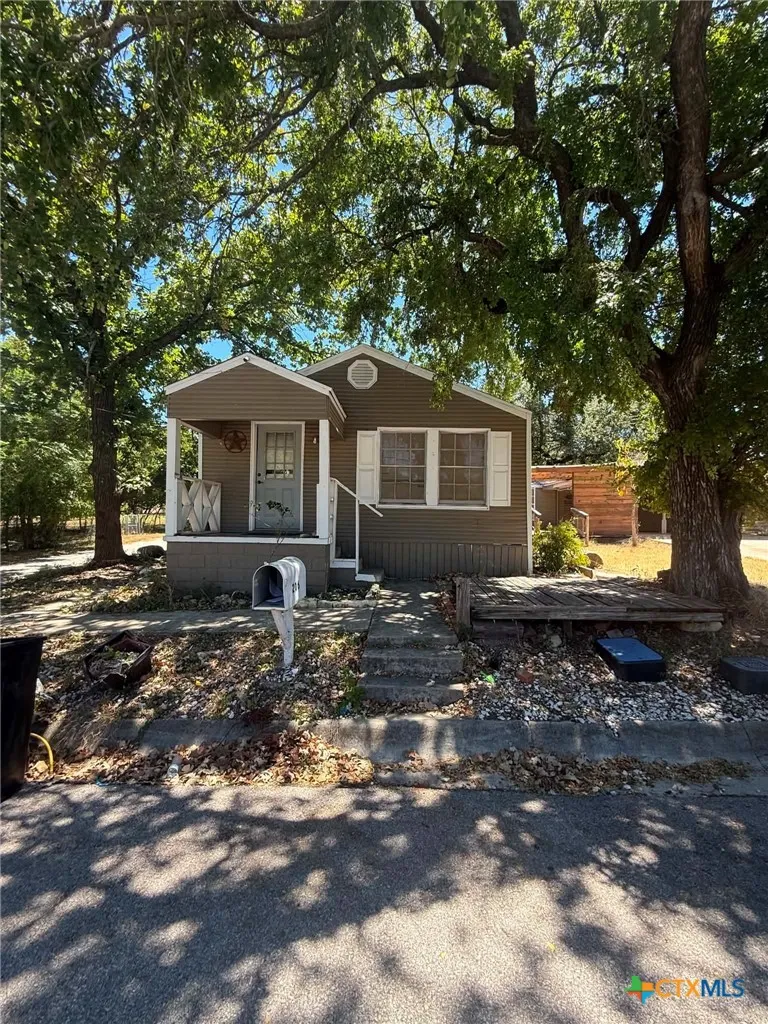 206 W Avenue B Lampasas, TX 76550