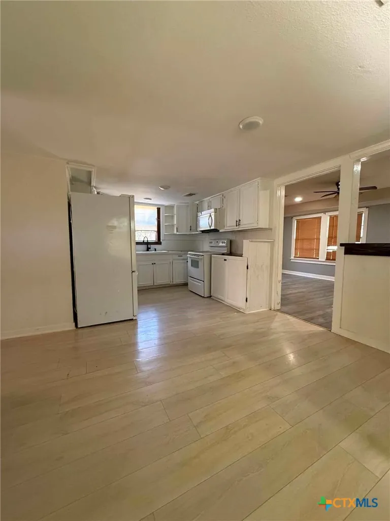206 W Avenue B Lampasas, TX 76550