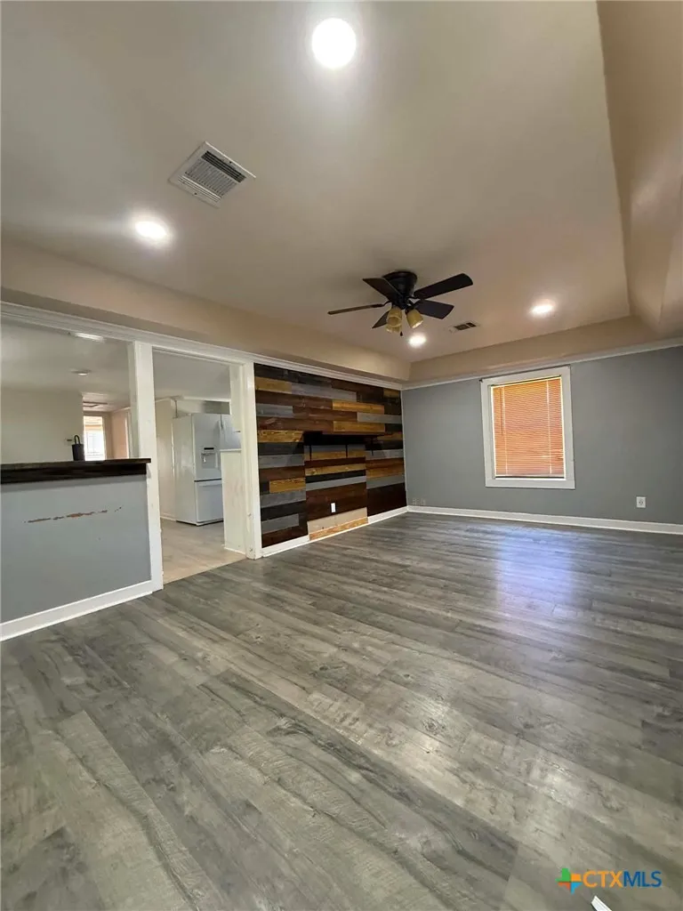 206 W Avenue B Lampasas, TX 76550