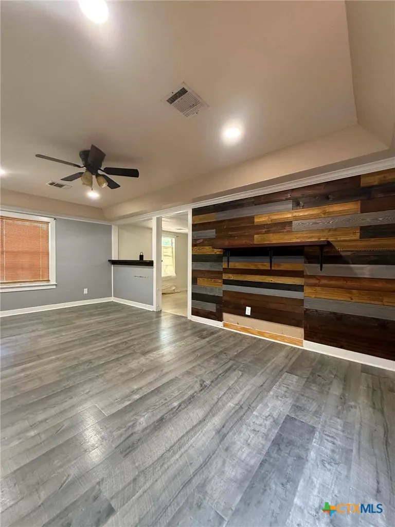 206 W Avenue B Lampasas, TX 76550