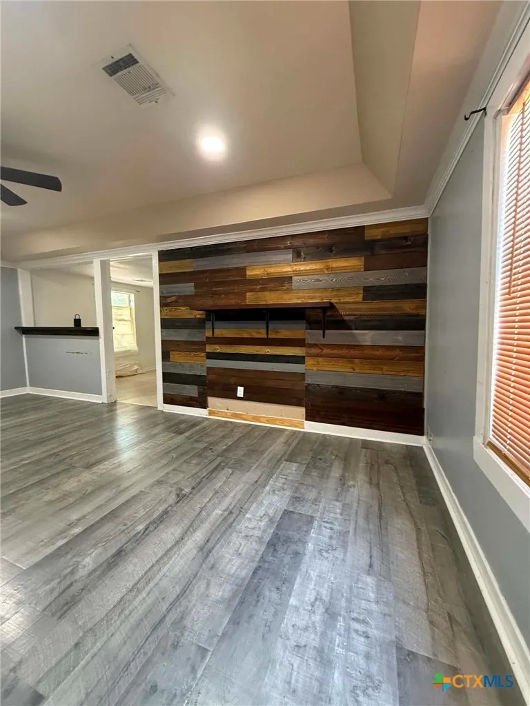 206 W Avenue B Lampasas, TX 76550