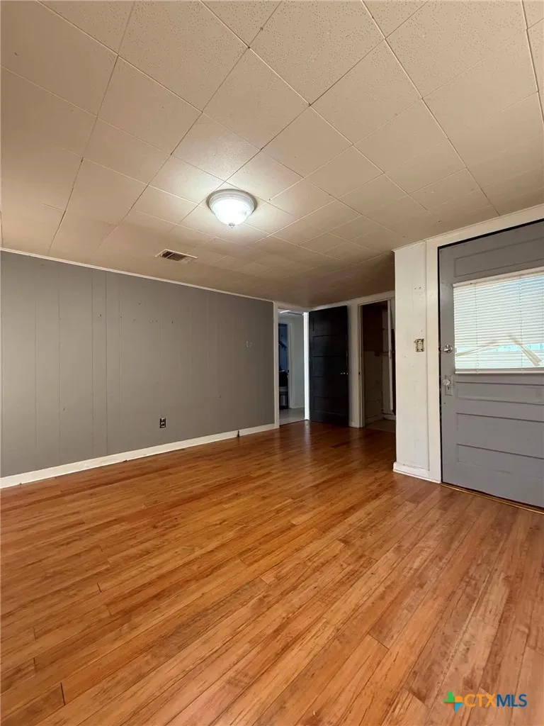 206 W Avenue B Lampasas, TX 76550