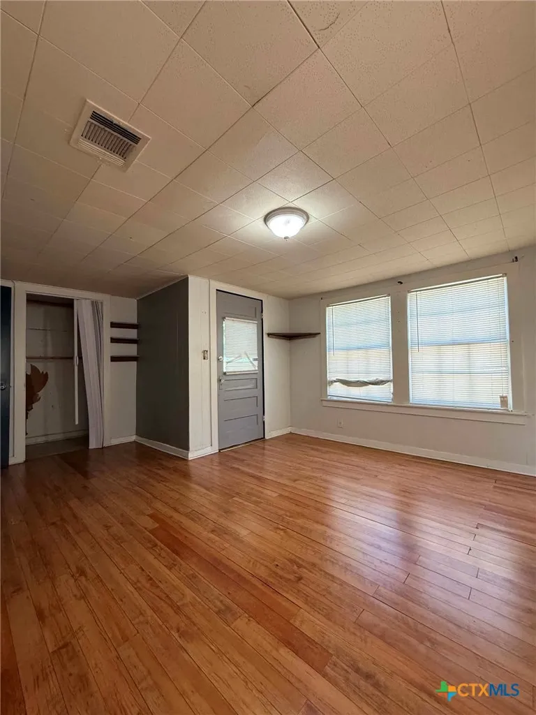 206 W Avenue B Lampasas, TX 76550