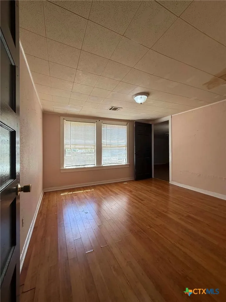 206 W Avenue B Lampasas, TX 76550