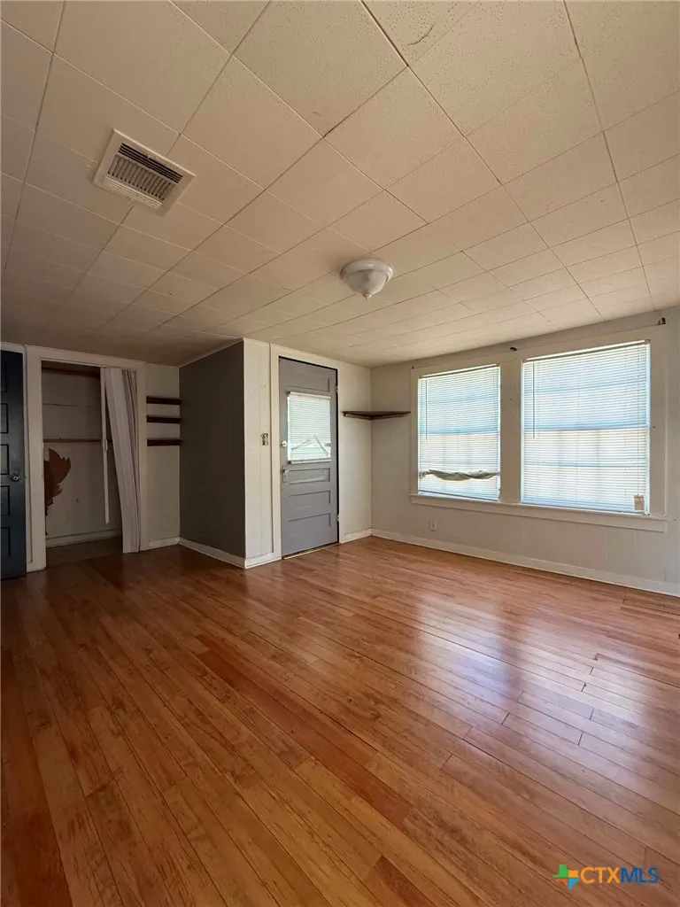 206 W Avenue B Lampasas, TX 76550